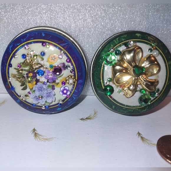 Pill Case Container Round Tin - Picture 12 of 15